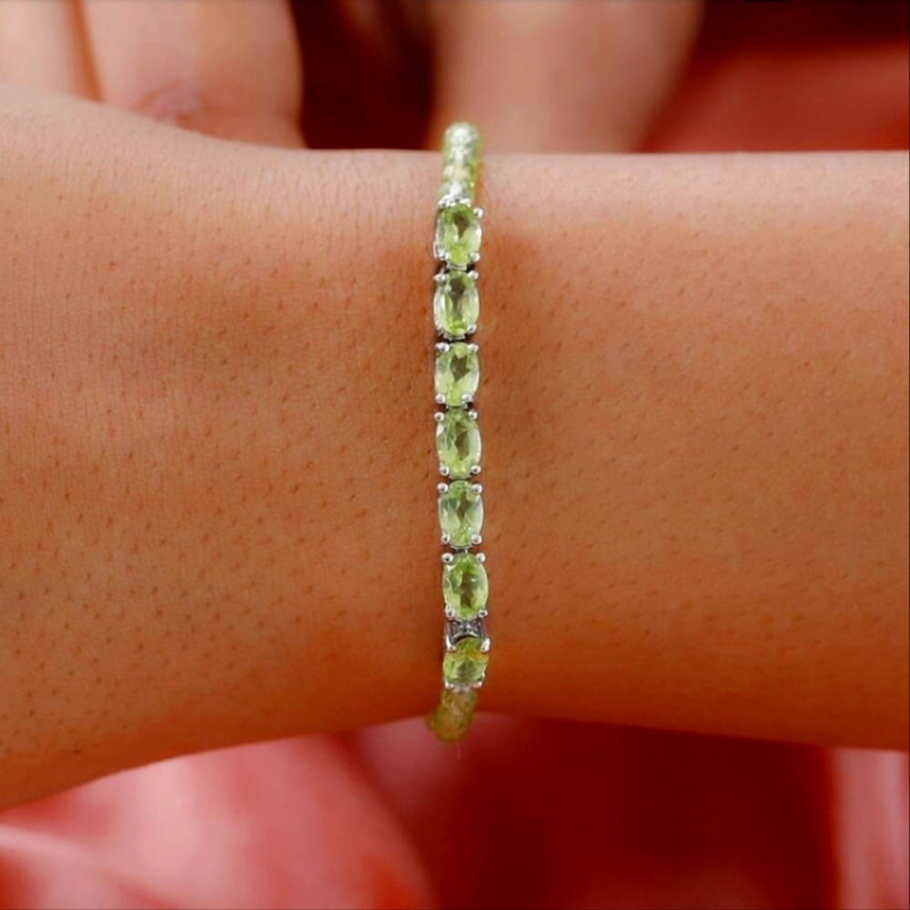 🆕️ 💚Karis Peridot Beaded Bracelet in Platinum Bond (6.50-8.00in)💚